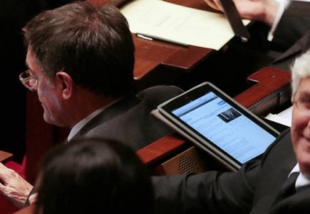 Tablets More Amusing Than Debates For French MPs