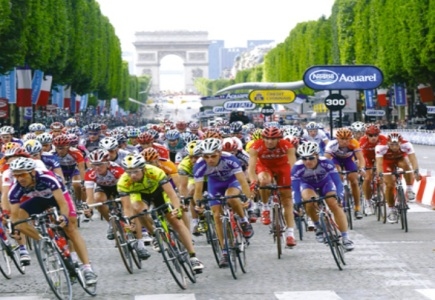 Tour de France: Simon Geschke wins stage 17, Chris Froome retains overall lead