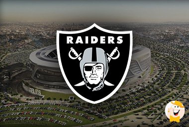 6_Raiders_Stadium_Play